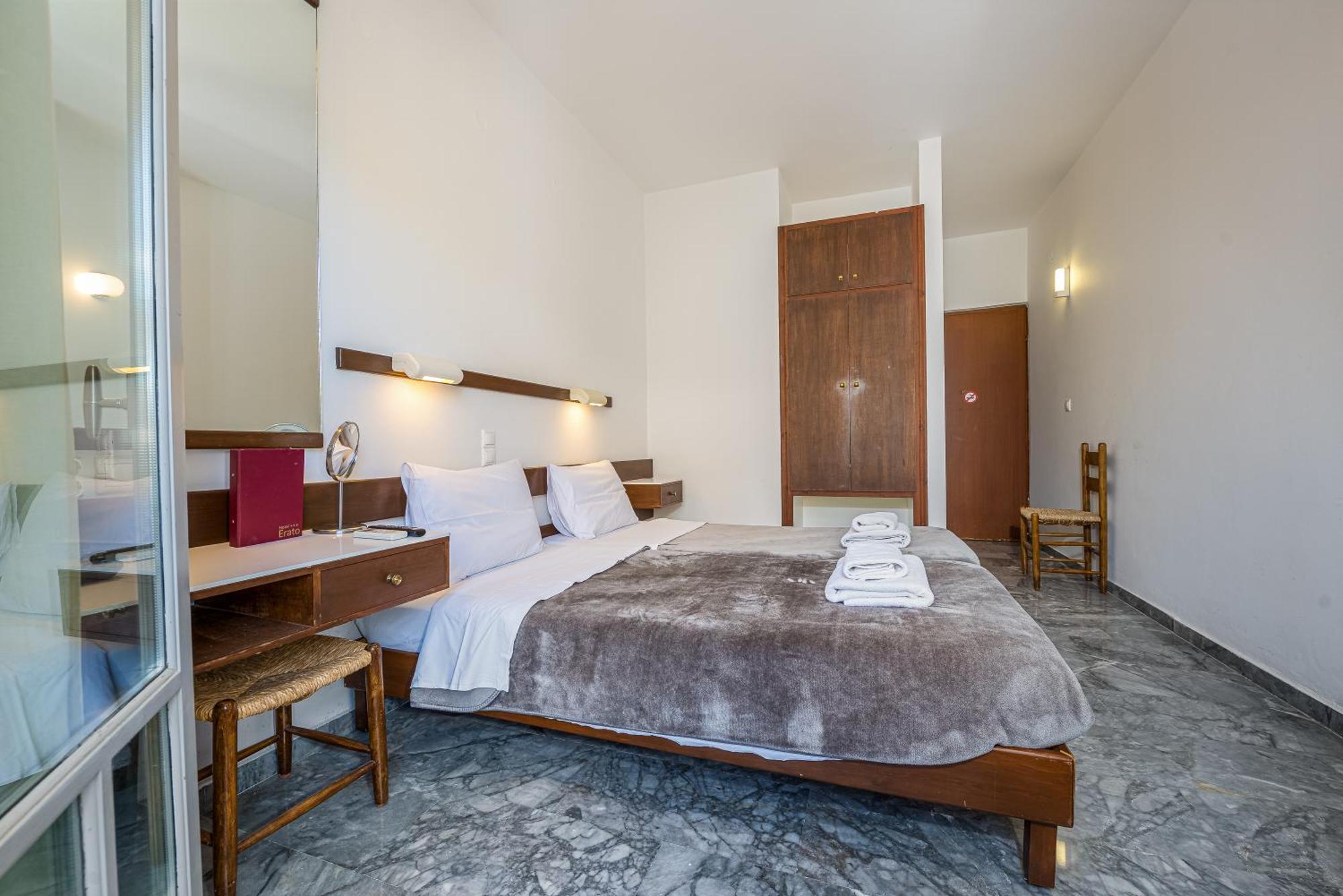 Erato Hotel Agia Marina  Esterno foto