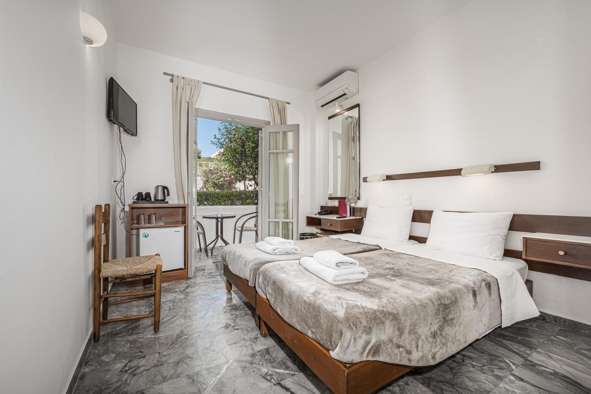 Erato Hotel Agia Marina  Esterno foto