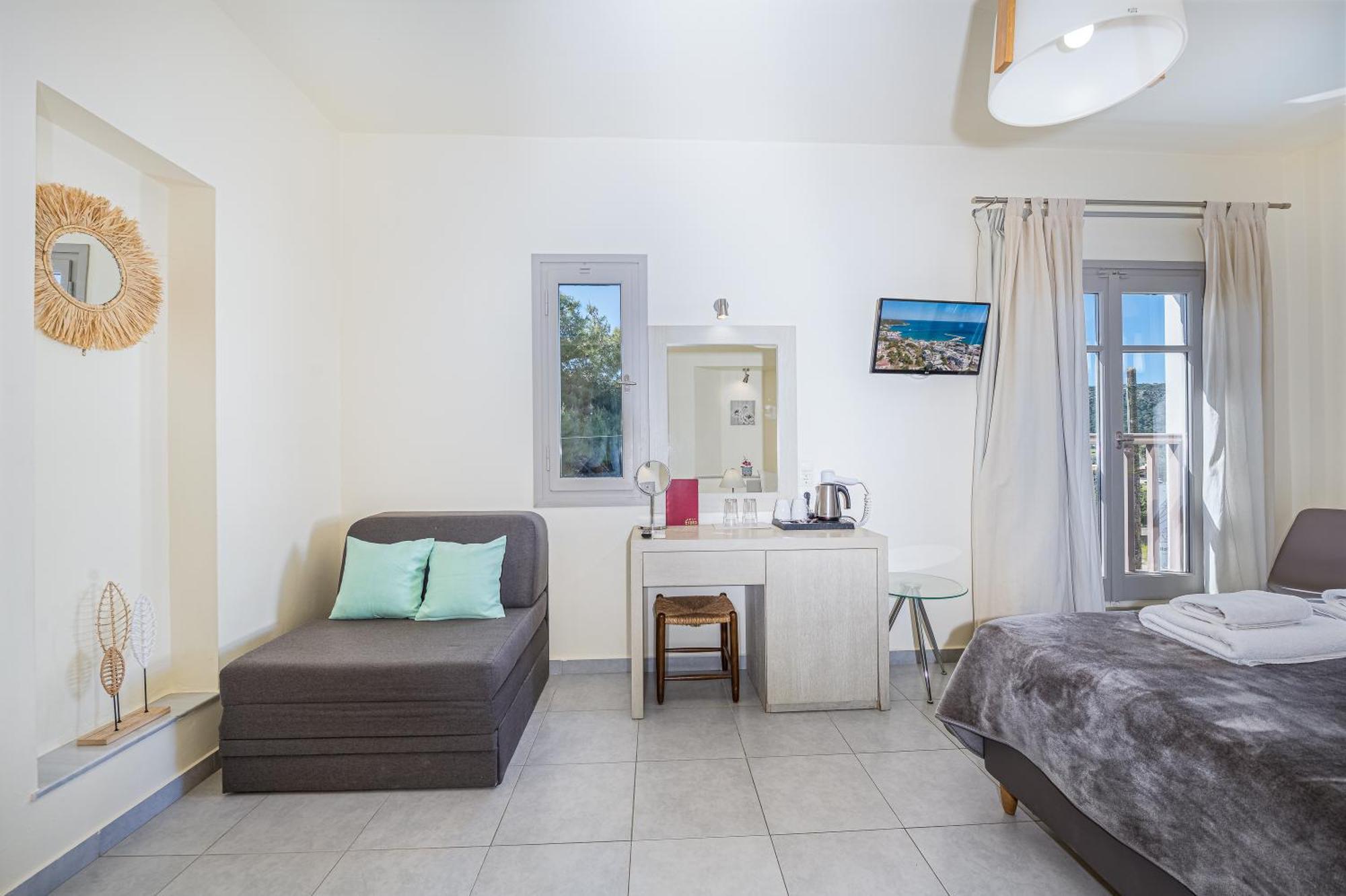 Erato Hotel Agia Marina  Esterno foto