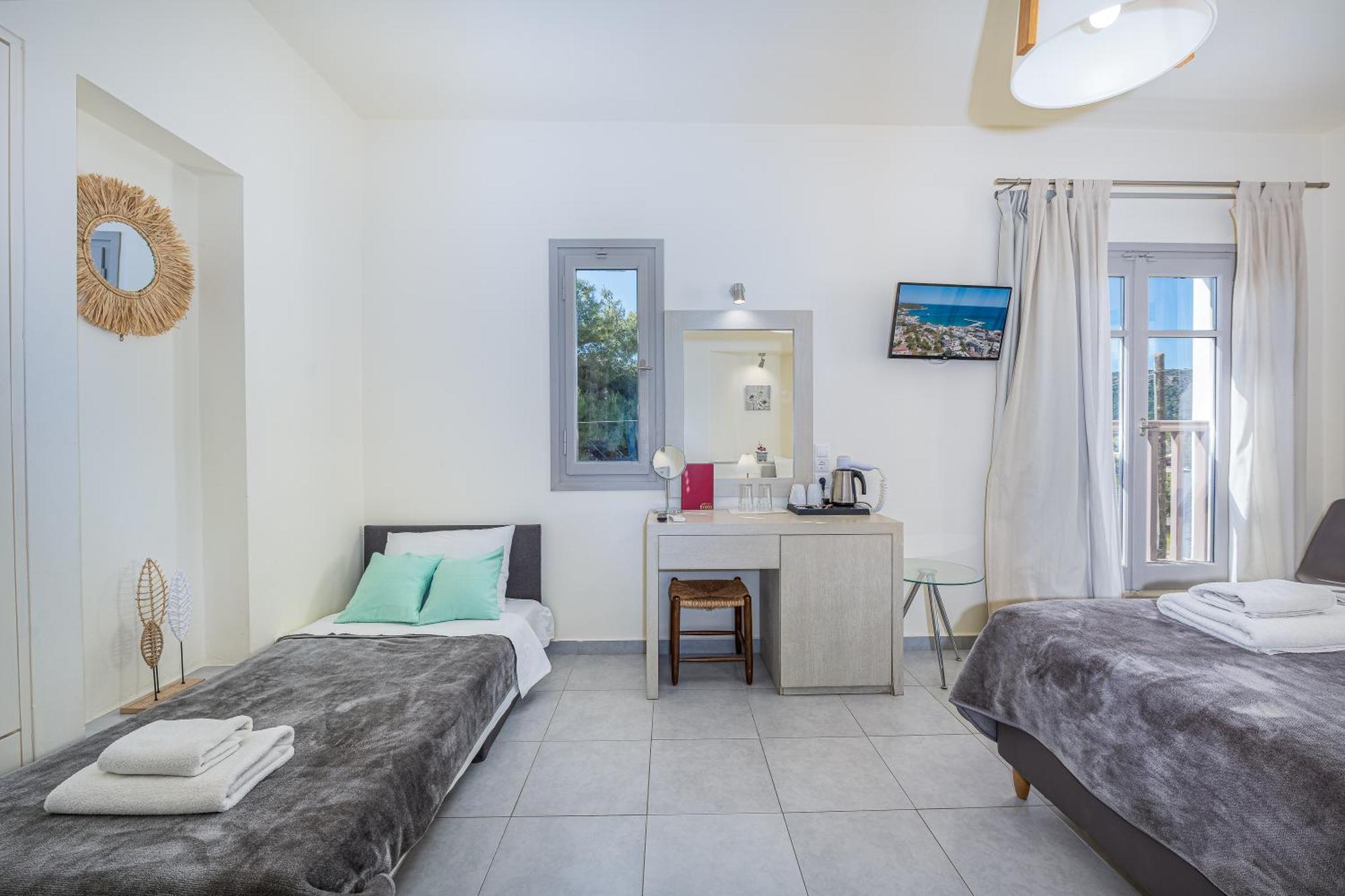 Erato Hotel Agia Marina  Esterno foto