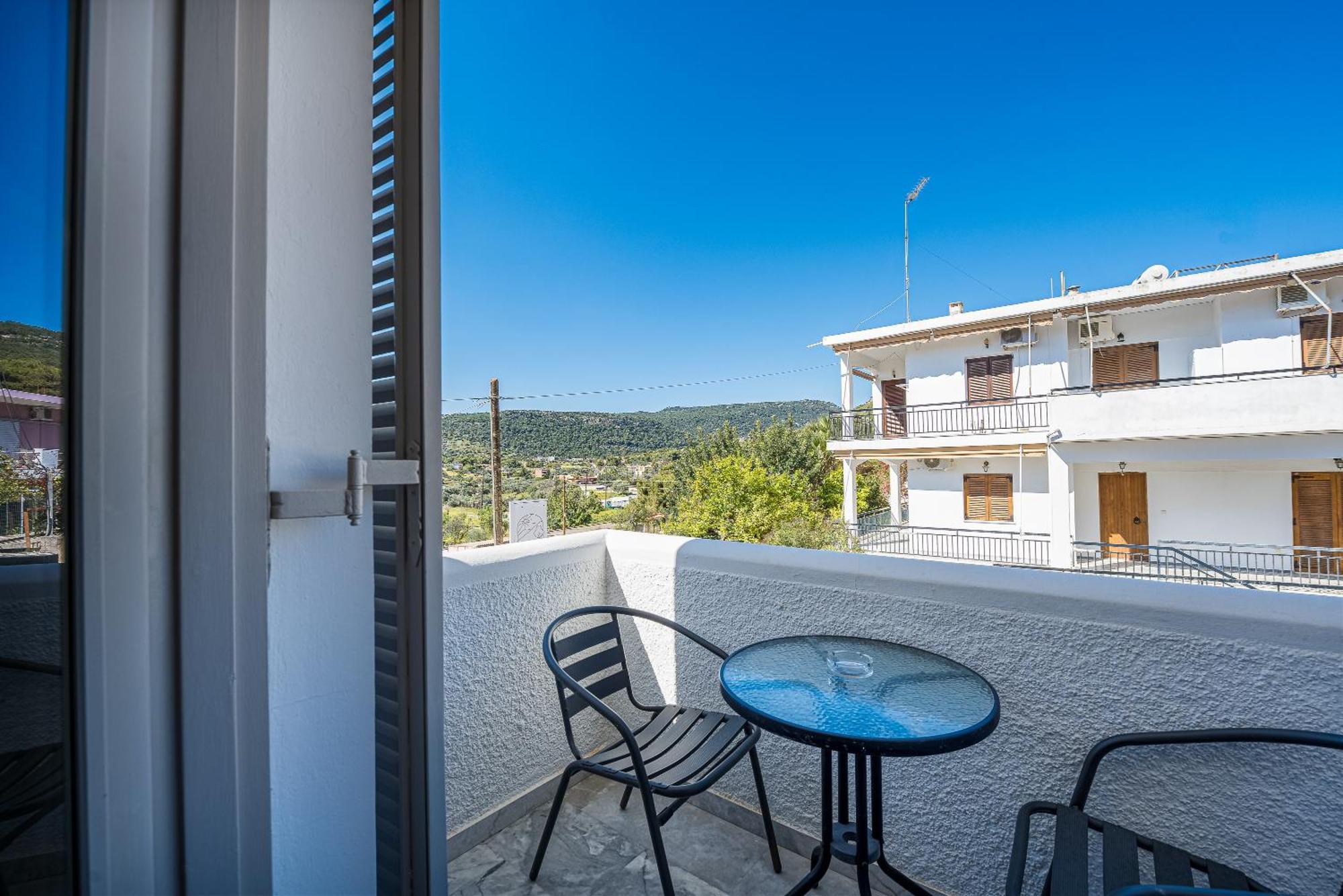 Erato Hotel Agia Marina  Esterno foto